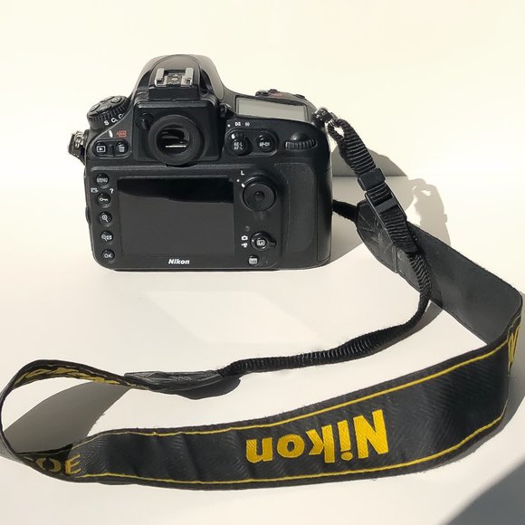 Nikon 800E Full-Frame Professional DSLR Camera - Picture 3 of 9